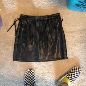 Black fringe fake leather skirt